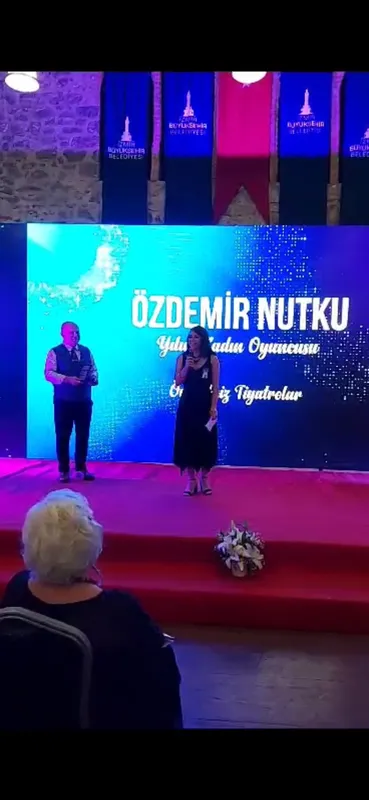 Filiz Bozkuş Al Wins 'Year's Female Actor' Award at 4th Özdemir Nutku Theatre Awards